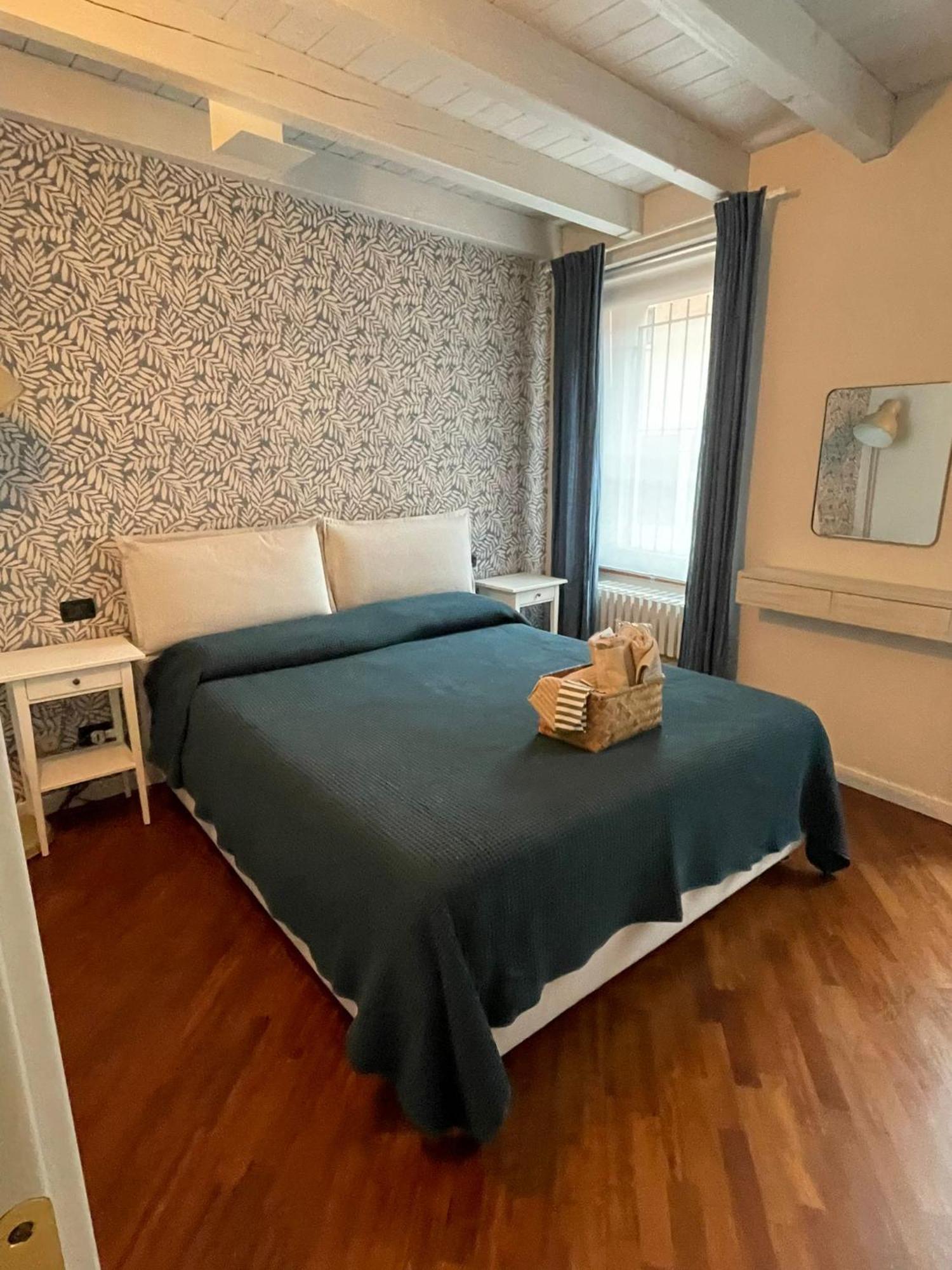 Amelie Apartment Desenzano del Garda Luaran gambar